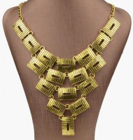 Maxi Colar dourado "em laminas"