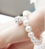 Pulseira pérolas cremes