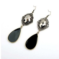 Brincos longos pretos