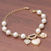 Pulseira branca com pérolas